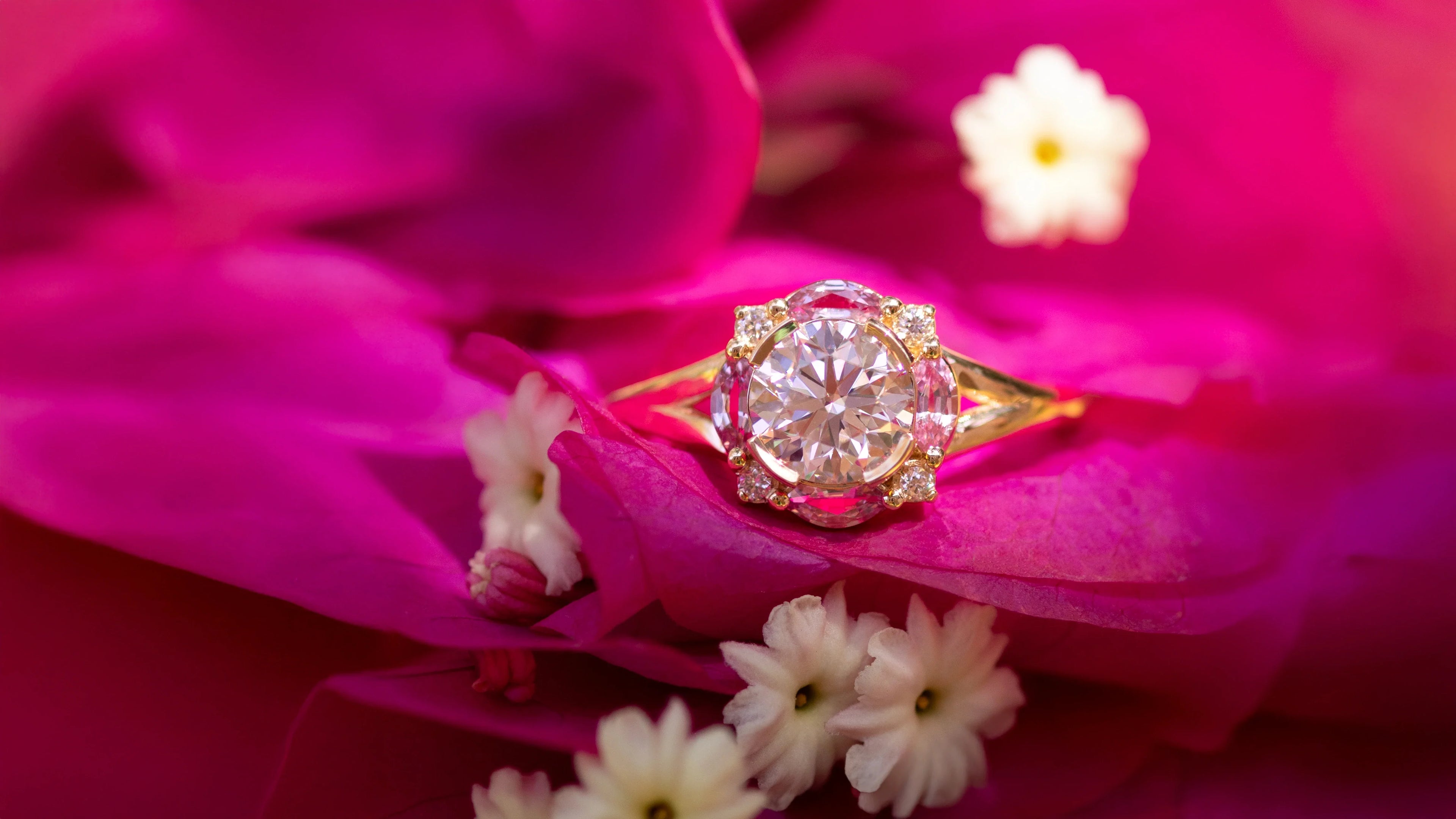 Sculptural Éclat Diamond Fine Jewelry