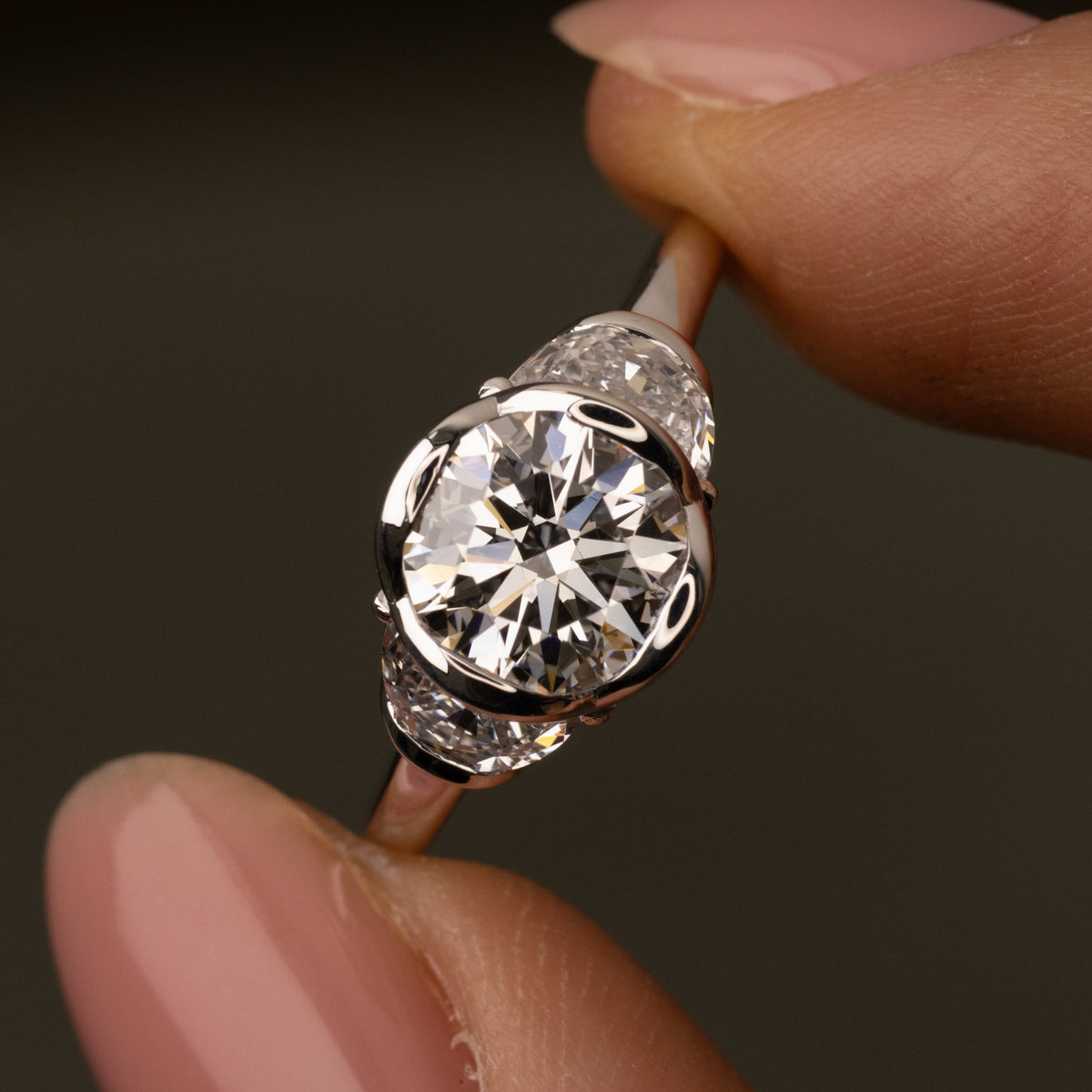 Moonframe Ring in White Gold for Lidya