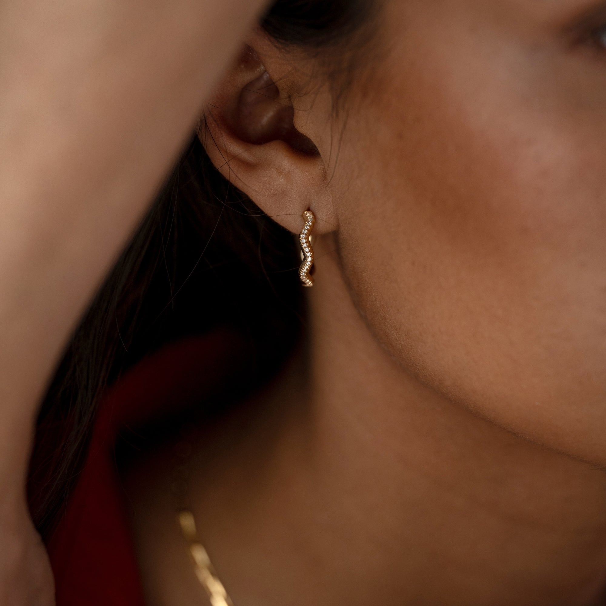 Unleash your inner energy with these striking 14k solid gold hoops, their flowing design adorned with shimmering 0.8mm lab-grown white diamonds for a bold and dynamic statement. Effortlessly elegant and unapologetically unique. 